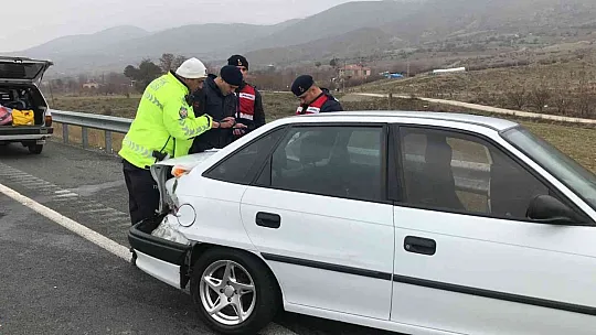 Elazığ'da trafik kazası: 4'ü çocuk 7 yaralı