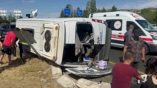Elazığ'da Tur Minibüsü Otobüse Çarptı: 18 Yaralı