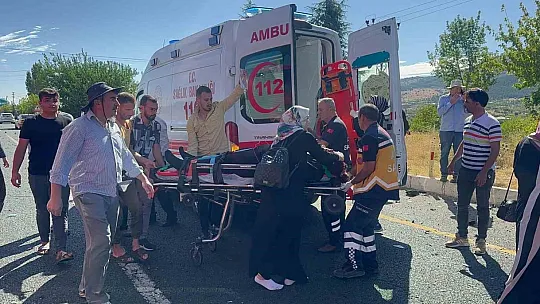 Elazığ'da Tur Minibüsü Otobüse Çarptı: 18 Yaralı