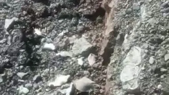 Elazığ'da Dağ Yamacı ve Yollardaki Görüntüler Dikkat Çekti