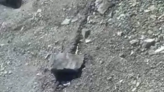 Elazığ'da Dağ Yamacı ve Yollardaki Görüntüler Dikkat Çekti