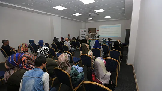 Özel Gereksinimli Bireylerin Ailelerine Yönelik Seminer Düzenlendi