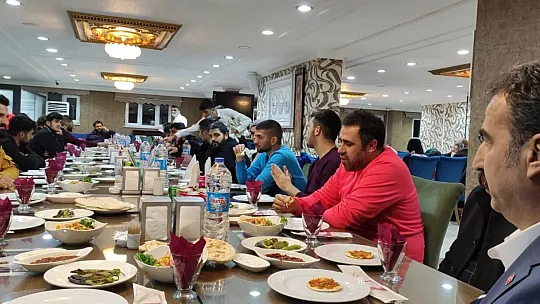 İş İnsanı Ercan'dan Sanayi Sitespor'a onur yemeği