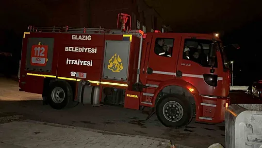 Evini ateşe verip kendini bıçakladı: 3 kişi hastaneye kaldırıldı