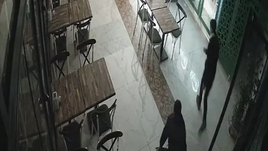 Gece yarısı arka arkaya 3 dükkanı soydular