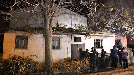 Gece yarısı facianın eşiğinden dönüldü: Yangına uykusunda yakalandı