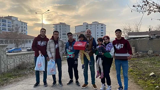 Gençlik 23 yürekleri ısıttı