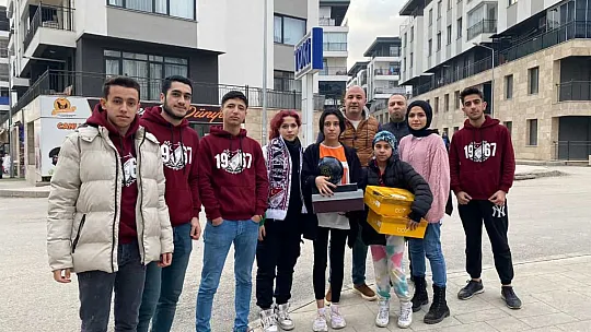 Gençlik 23 yürekleri ısıttı