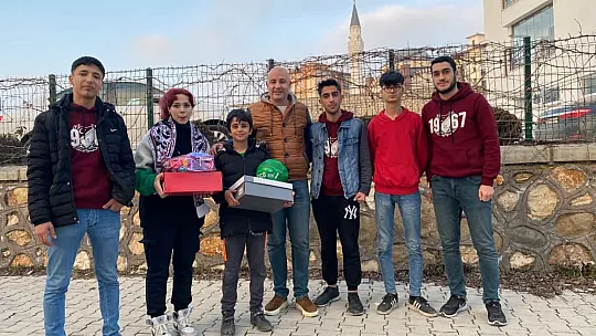 Gençlik 23 yürekleri ısıttı