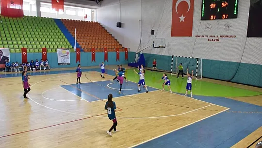 Analig hentbol grup müsabakaları sona erdi