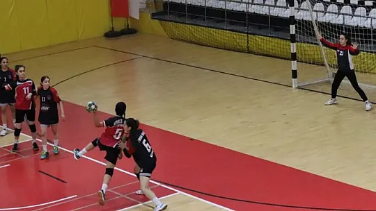 Yarı Final Hentbol Müsabakaları Elazığ'da başladı