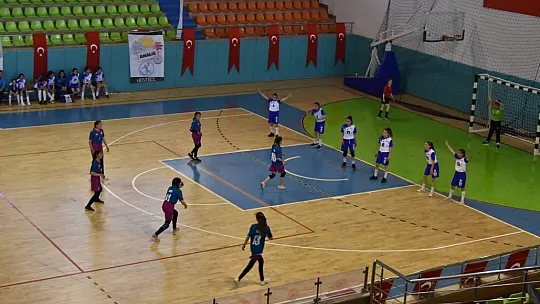Analig hentbol grup müsabakaları sona erdi