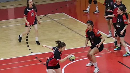 Yarı Final Hentbol Müsabakaları Elazığ'da başladı