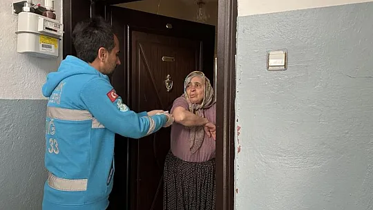 Hasta Seçmenler Ekiplerin Yardımıyla Sandığa Gitti
