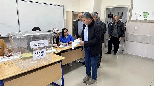 Elazığ'da Oy Kullanma İşlemleri Başladı