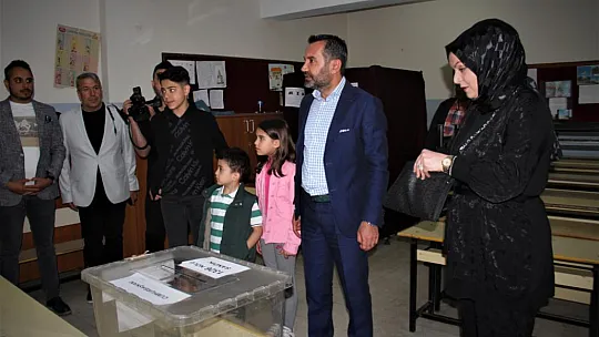 Başkan Şerifoğulları, TOGG ile Geldiği Okulda Oyunu Kullandı
