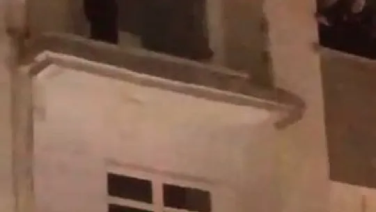 İntihara teşebbüs eden kadını itfaiye eri son anda kurtardı
