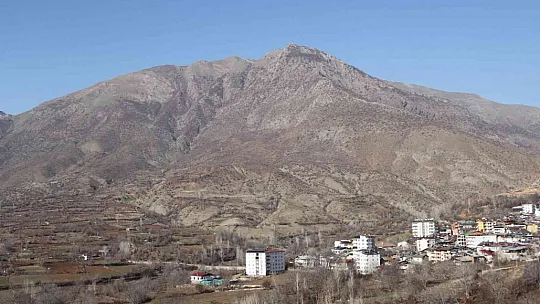 Kış aylarında 3 metre kar yağan ilçede bahar havası