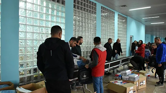 51 sporcu ve 9 antrenöre spor malzemesi