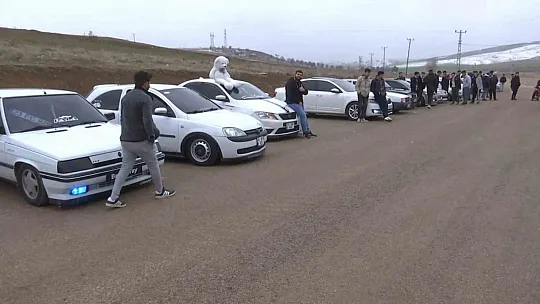 Modifiye tutkunları toplanıp, yedikleri cezaları sergiledi
