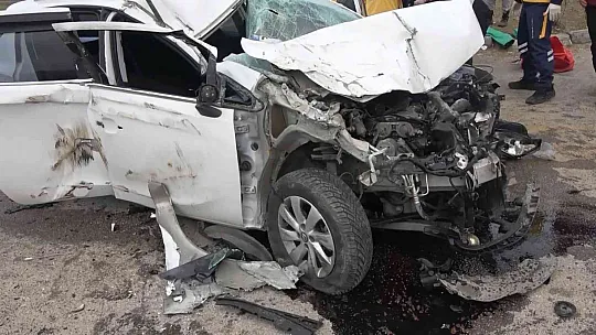 Muş İl Jandarma Komutan Yardımcısı Albay Ahmet Kaya ve eşi trafik kazasında yaralandı