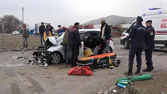 Muş İl Jandarma Komutan Yardımcısı Albay Ahmet Kaya ve eşi trafik kazasında yaralandı