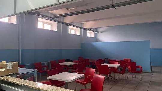 Okul kantinine giren kar maskeli hırsızlar, ne varsa çöp poşetine doldurup çaldı