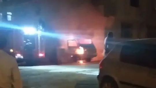 Elazığ'da Park Halindeki Araç Alev Alev Yandı