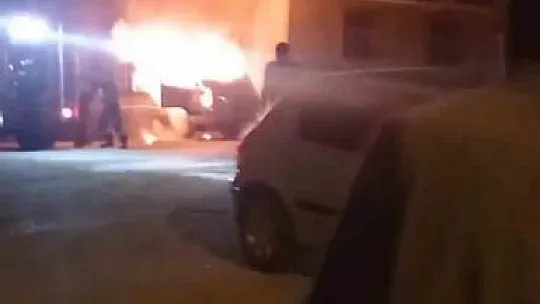 Elazığ'da Park Halindeki Araç Alev Alev Yandı