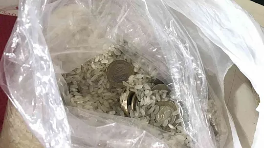 Pirincin içinden taş ayıklar gibi para ayıkladılar