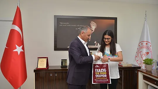 LGS Türkiye Birincisi Sare Yıldız, Gürtürk'ü Ziyaret Etti