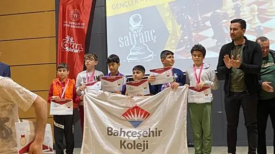 Satrançta Elazığ rüzgarı!