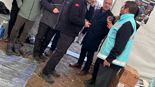 Selçuk Bayraktar, Elazığ Belediyesi Psikososyal Destek Çadırını Ziyaret Etti