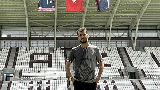 Taraftar, yeni stadyuma şükür secdesiyle girdi