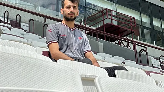 Taraftar, yeni stadyuma şükür secdesiyle girdi