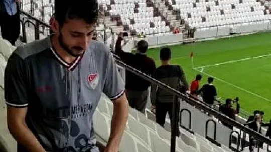 Taraftar, yeni stadyuma şükür secdesiyle girdi