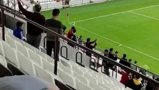 Taraftar, yeni stadyuma şükür secdesiyle girdi