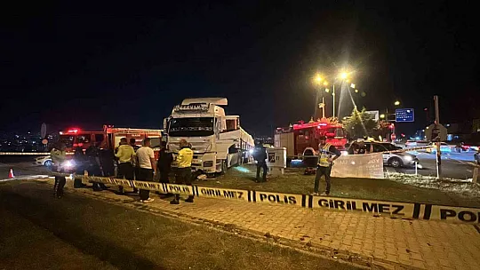 Tırın altında kalan motosiklet sürücüsü hayatını kaybetti