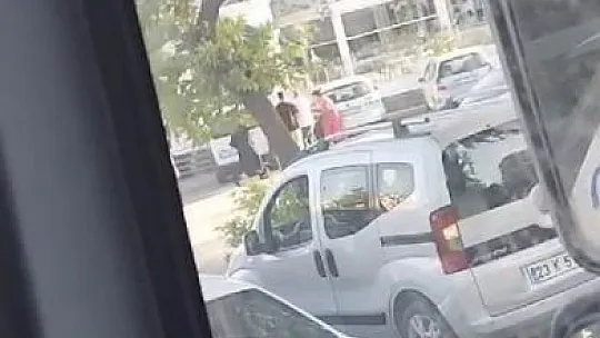 Elazığ'da, Kırmızı Işıkta, Yumruk Yumruğa!