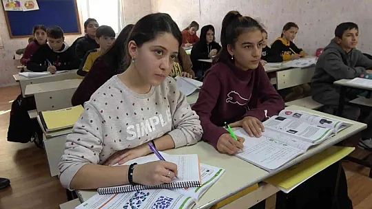 Elazığ'da eğitim gören Ahıska Türkü öğrencinin büyüyünce yapmak istediği meslek duygulandırdı