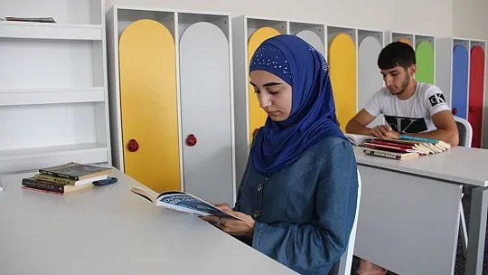 Ukrayna'daki savaştan kurtuldular, öz vatanlarında üniversite kazandılar
