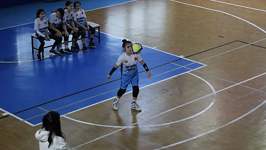 Elazığ'da Küçükler Voleybol İl Şampiyonası Başladı