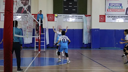 Elazığ'da Küçükler Voleybol İl Şampiyonası Başladı