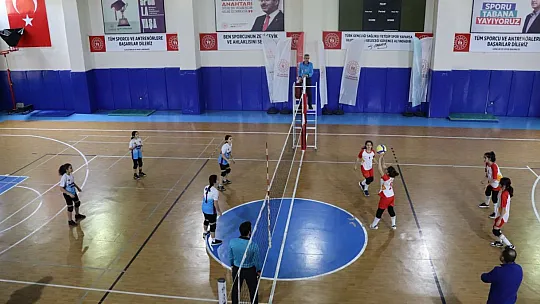 Elazığ'da Küçükler Voleybol İl Şampiyonası Başladı