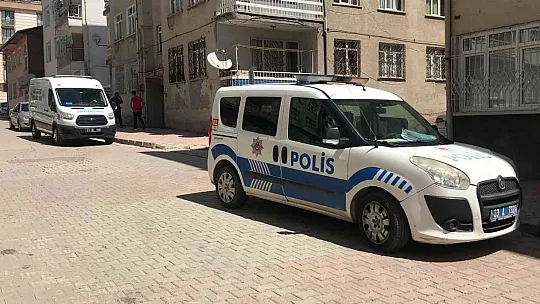 Yaşlı adam evinde ölü bulundu