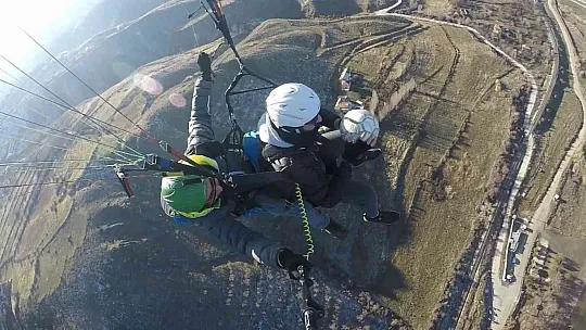 Yerden 350 metre yükseklikte top sektirdi