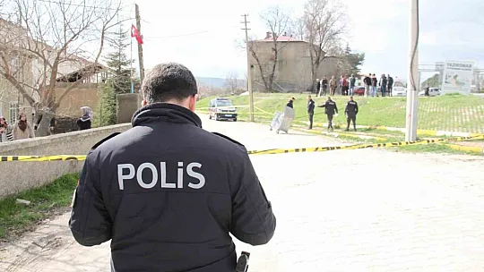 Yolda gördükleri husumetlilerine kurşun yağdırdılar: 1'i ağır 2 yaralı