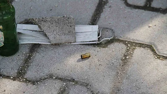 Yolda gördükleri husumetlilerine kurşun yağdırdılar: 1'i ağır 2 yaralı