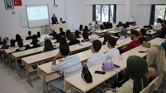 Üniversite Öğrencilerine Sosyal Hizmet Uygulamaları Semineri