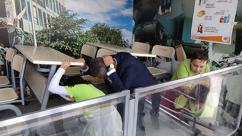 Deprem Simülasyon Tırı Göreve Devam Ediyor